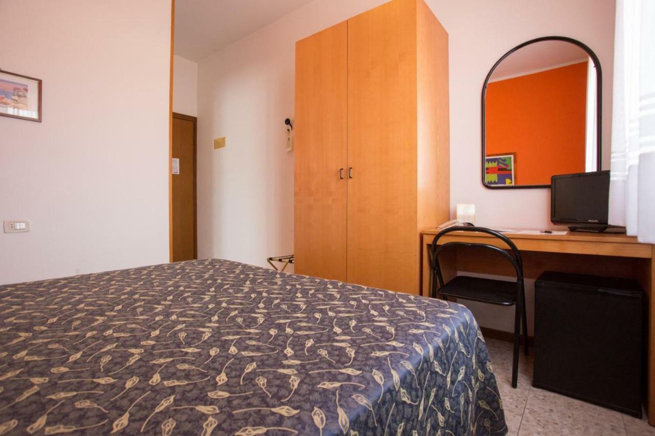 Hotel Benacus Bardolino Luaran gambar