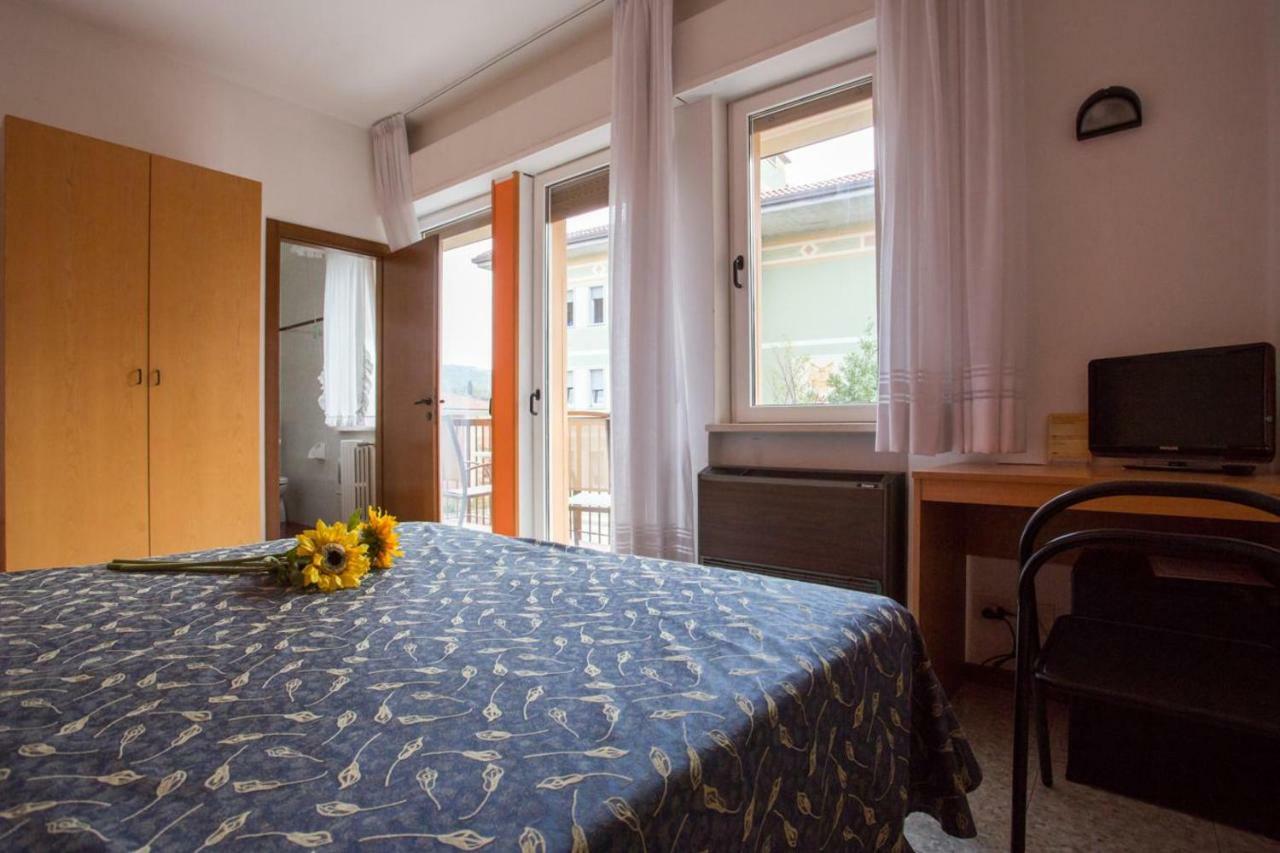 Hotel Benacus Bardolino Luaran gambar